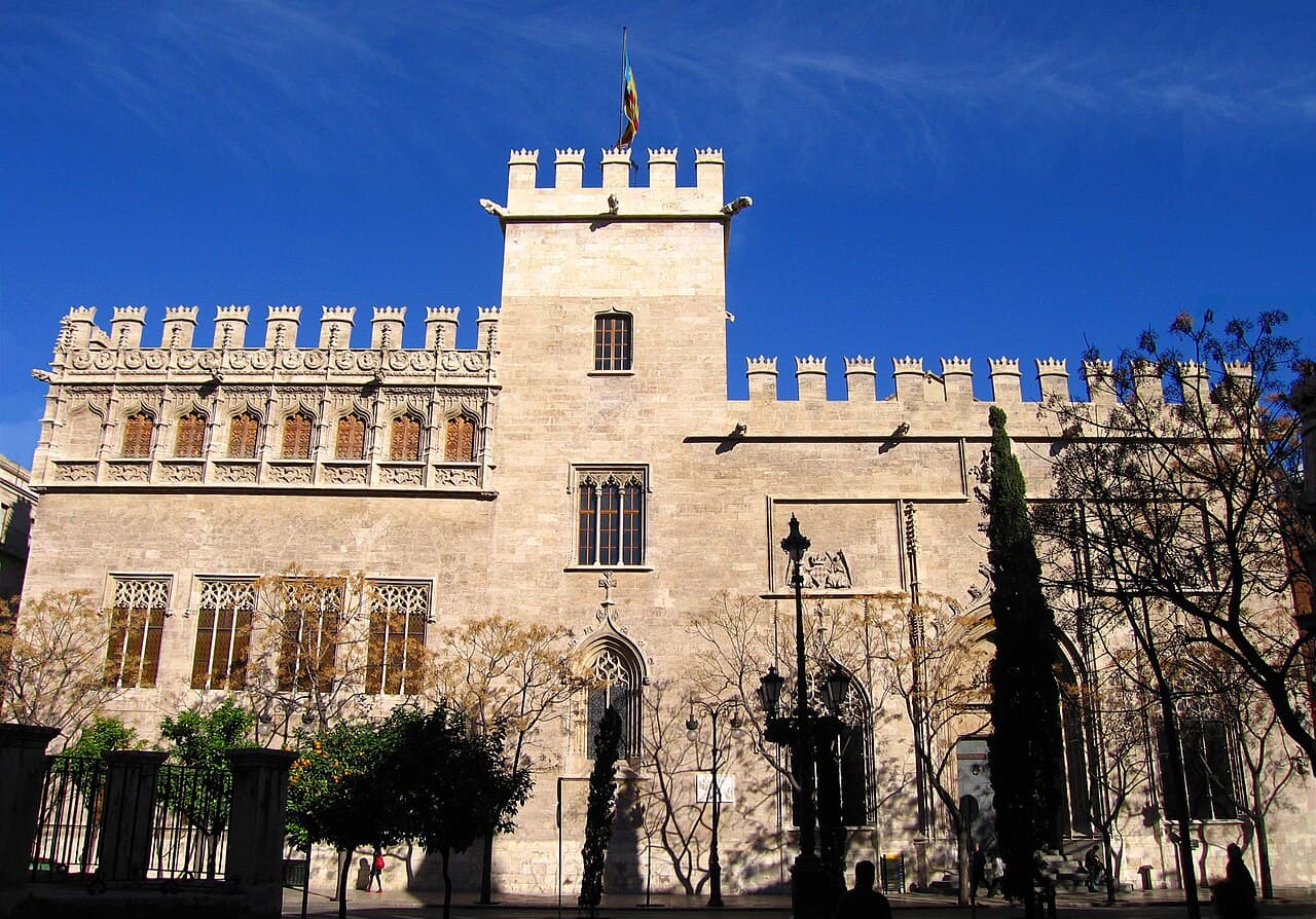 Leyendas y misterios de Valencia al atardecer